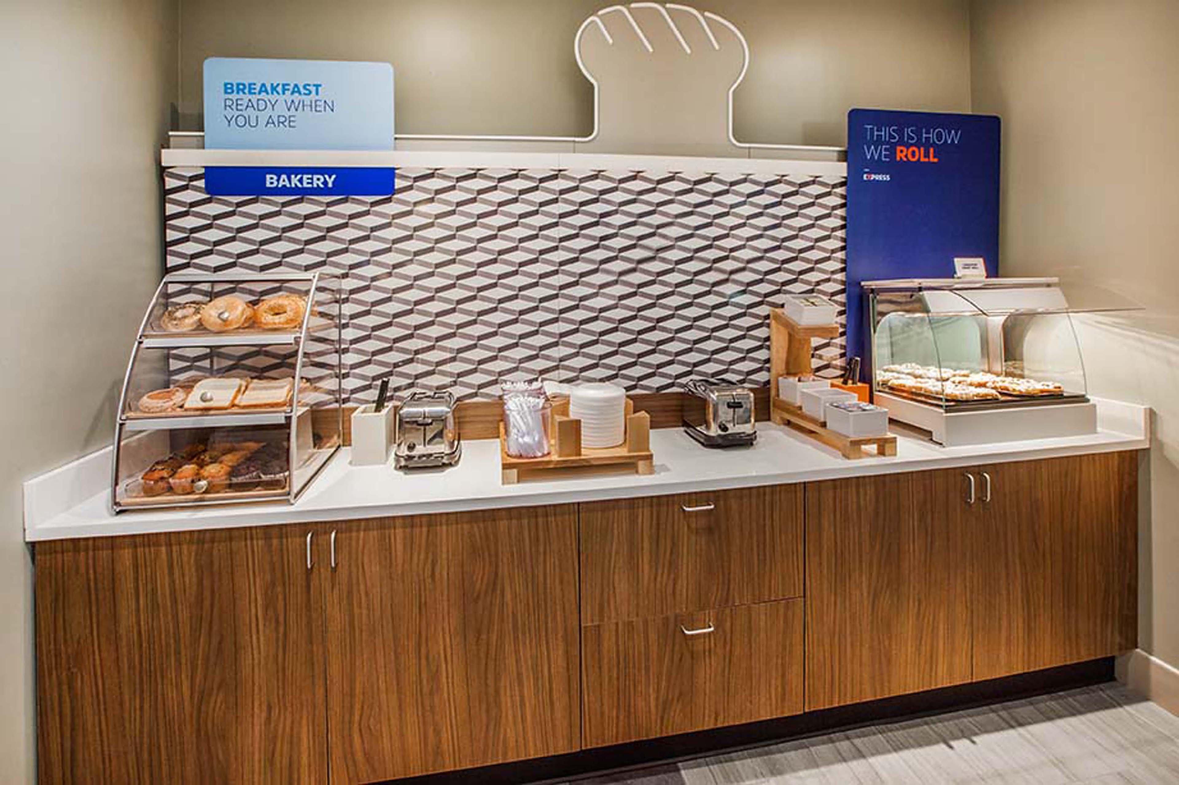 Holiday Inn Express & Suites Oceanfront Daytona Beach Shores By Ihg Eksteriør billede
