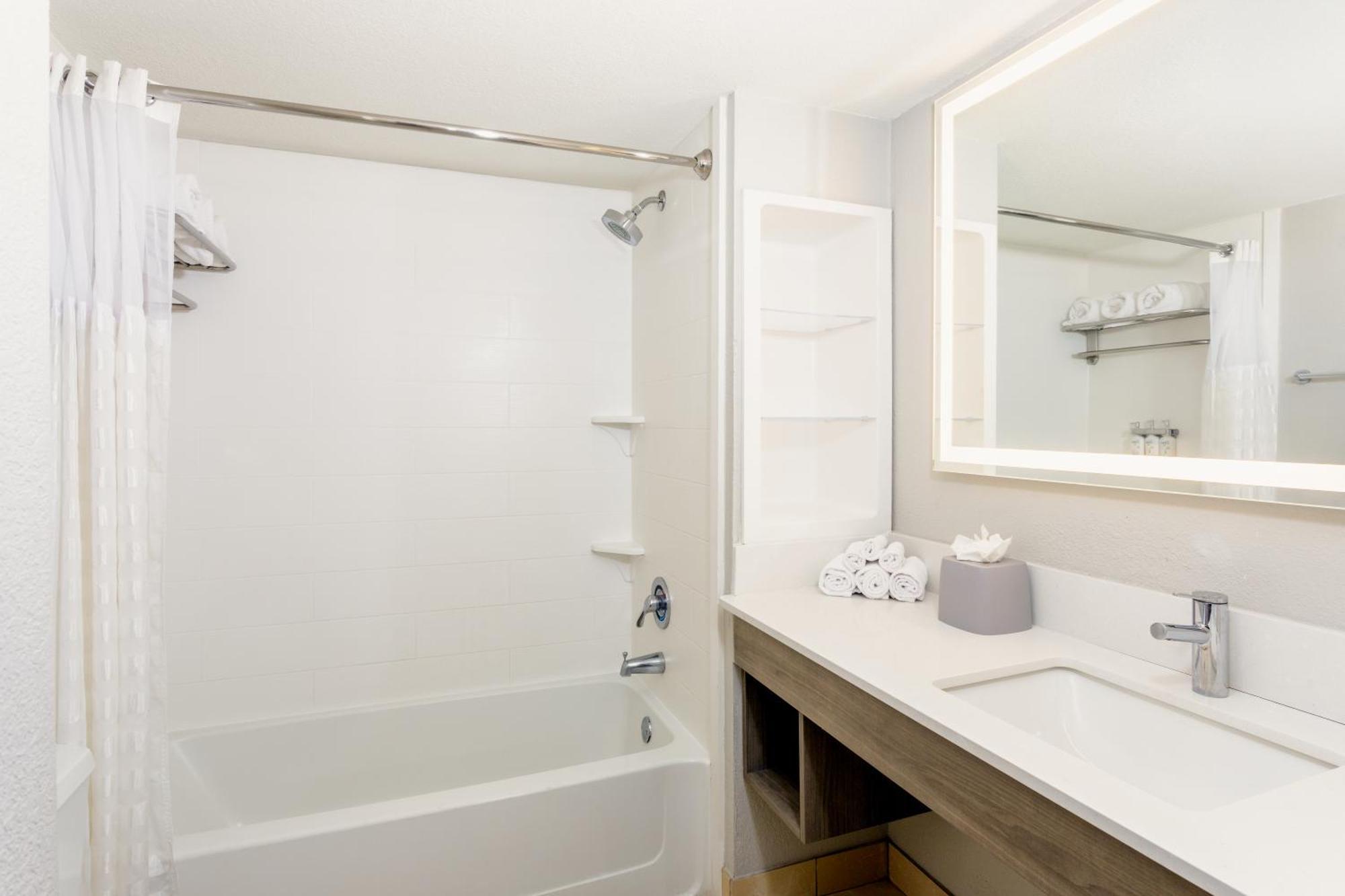 Holiday Inn Express & Suites Oceanfront Daytona Beach Shores By Ihg Eksteriør billede