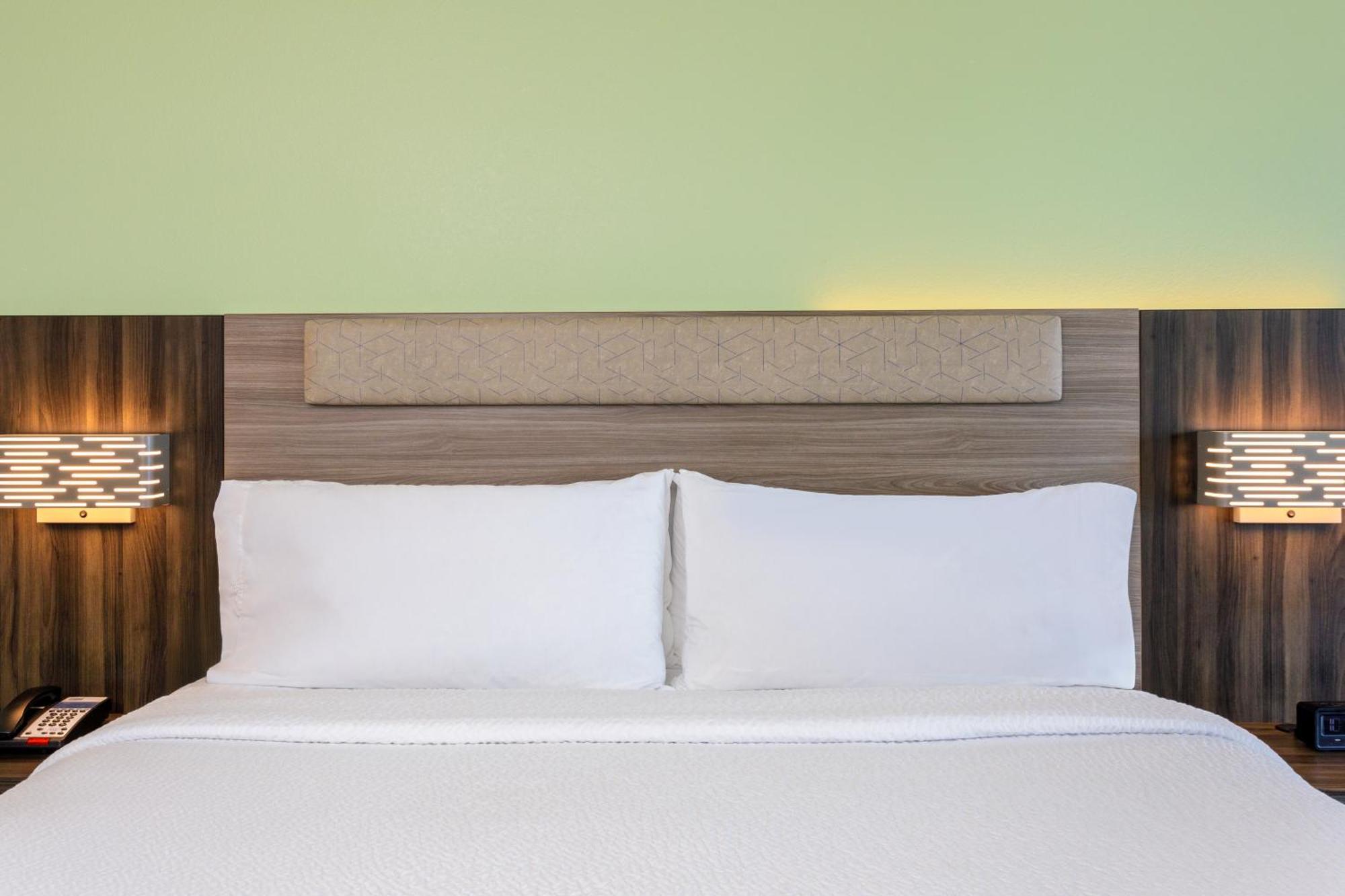 Holiday Inn Express & Suites Oceanfront Daytona Beach Shores By Ihg Eksteriør billede